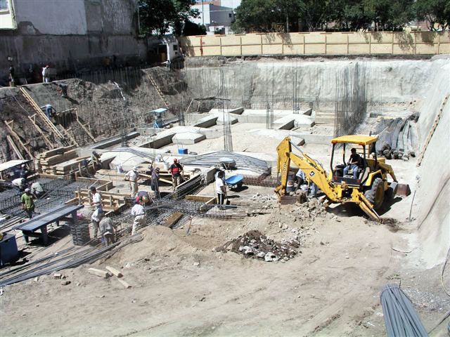 Baustelle der Botschaft während der Arbeiten am Fundament